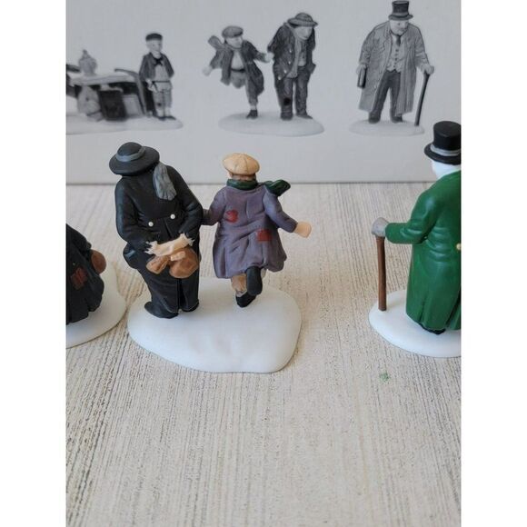 Dept 56 55549 Oliver Twist Heritage Village Collection accessory xmas set - Picture 10 of 12